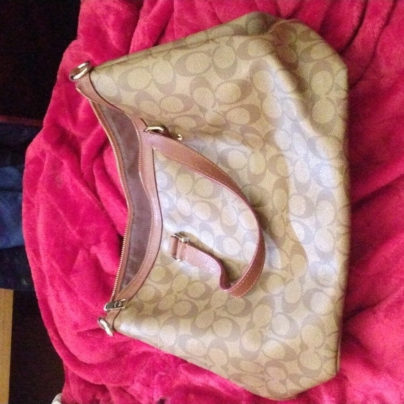 Coach - Picture 2 of 6